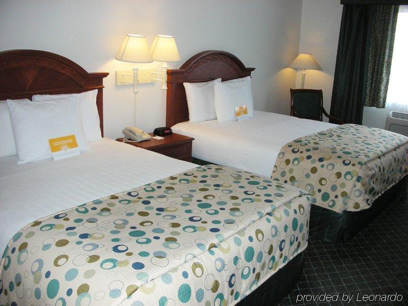 Baymont Inn & Suites By Wyndham Bellingham Room photo
